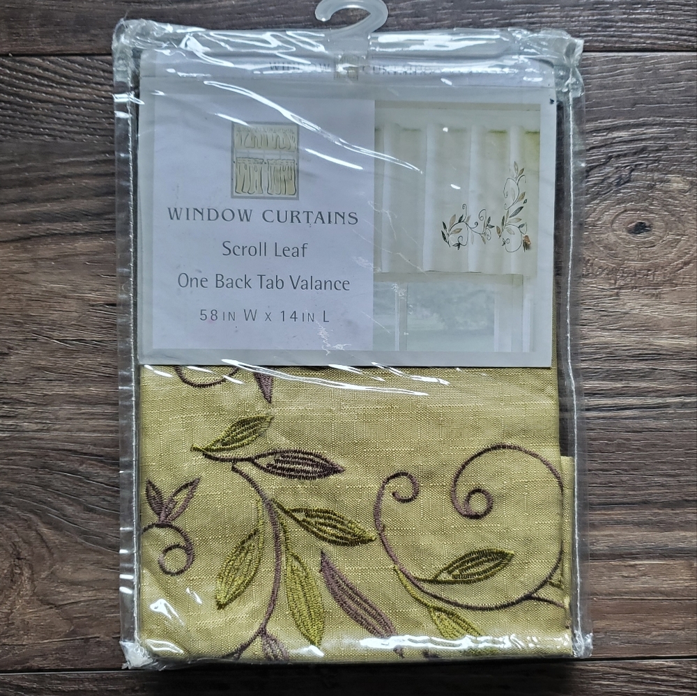 💫 Scroll Leaf Back Tab Valance